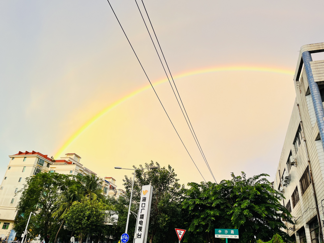 双彩虹绽放海口天空!点进来收集今日份美好→